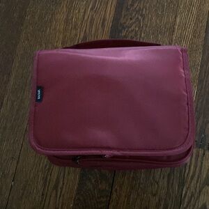 Travel toiletry organizer